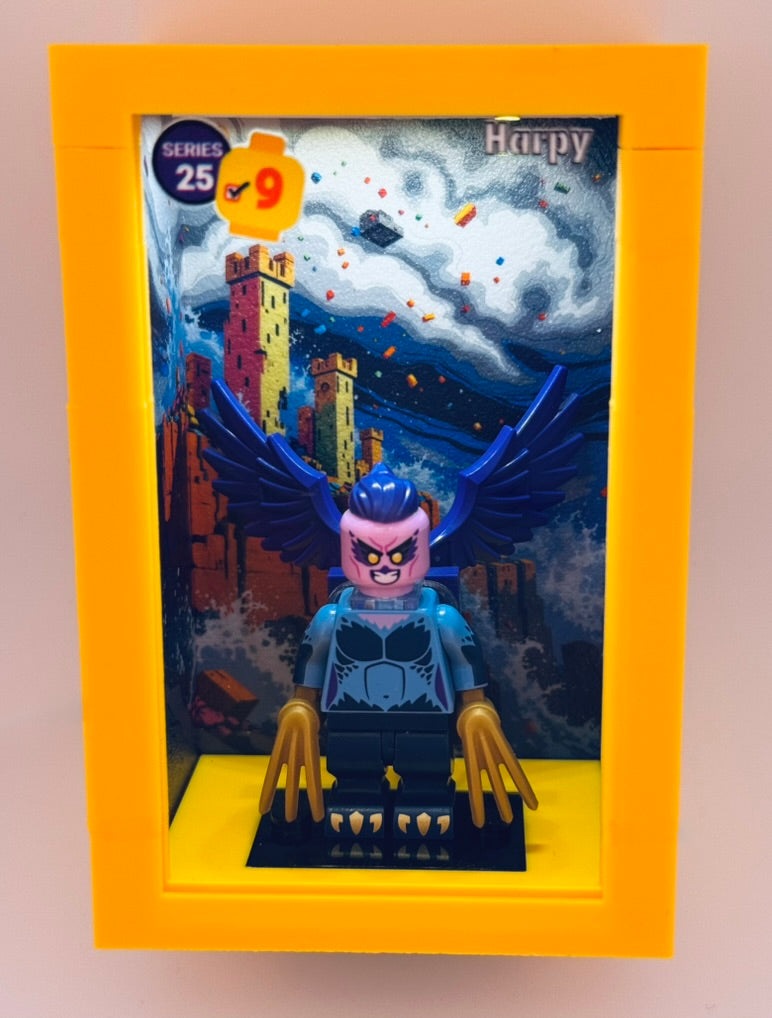 brickAtom™ Display – Chaos, Capes & Character (Series 25 CMF