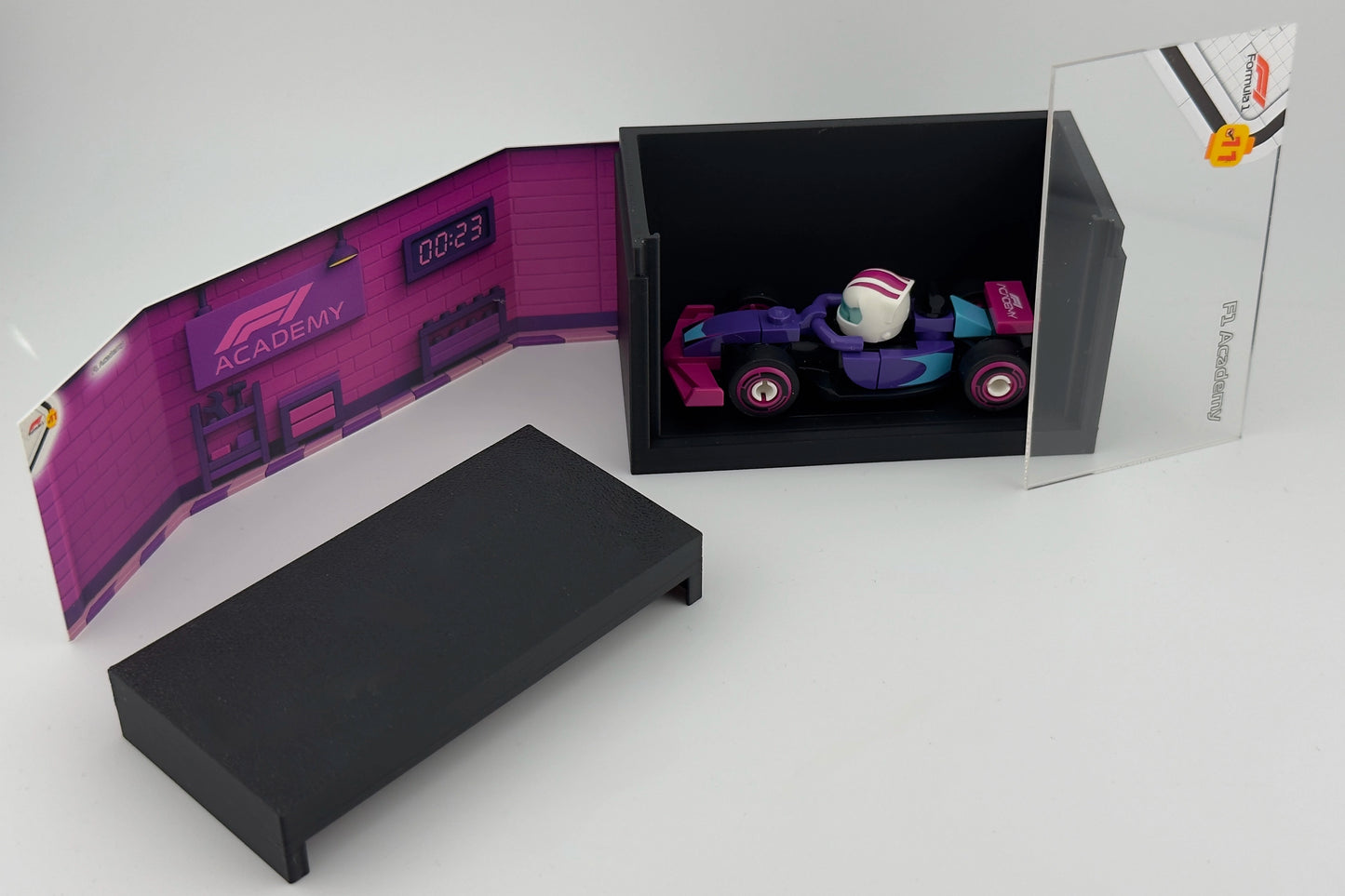 brickAtom™ Display – Formula Speed & Pit Lane Precision (LEGO® F1 Series) 🏎️🏁