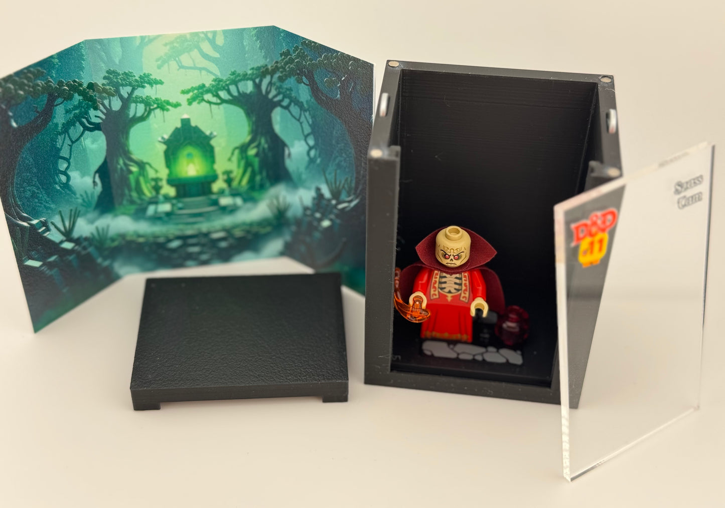 brickAtom™ Display – Dungeons, Dice & Destiny (Dungeons and Dragons Series) 🐉🎲