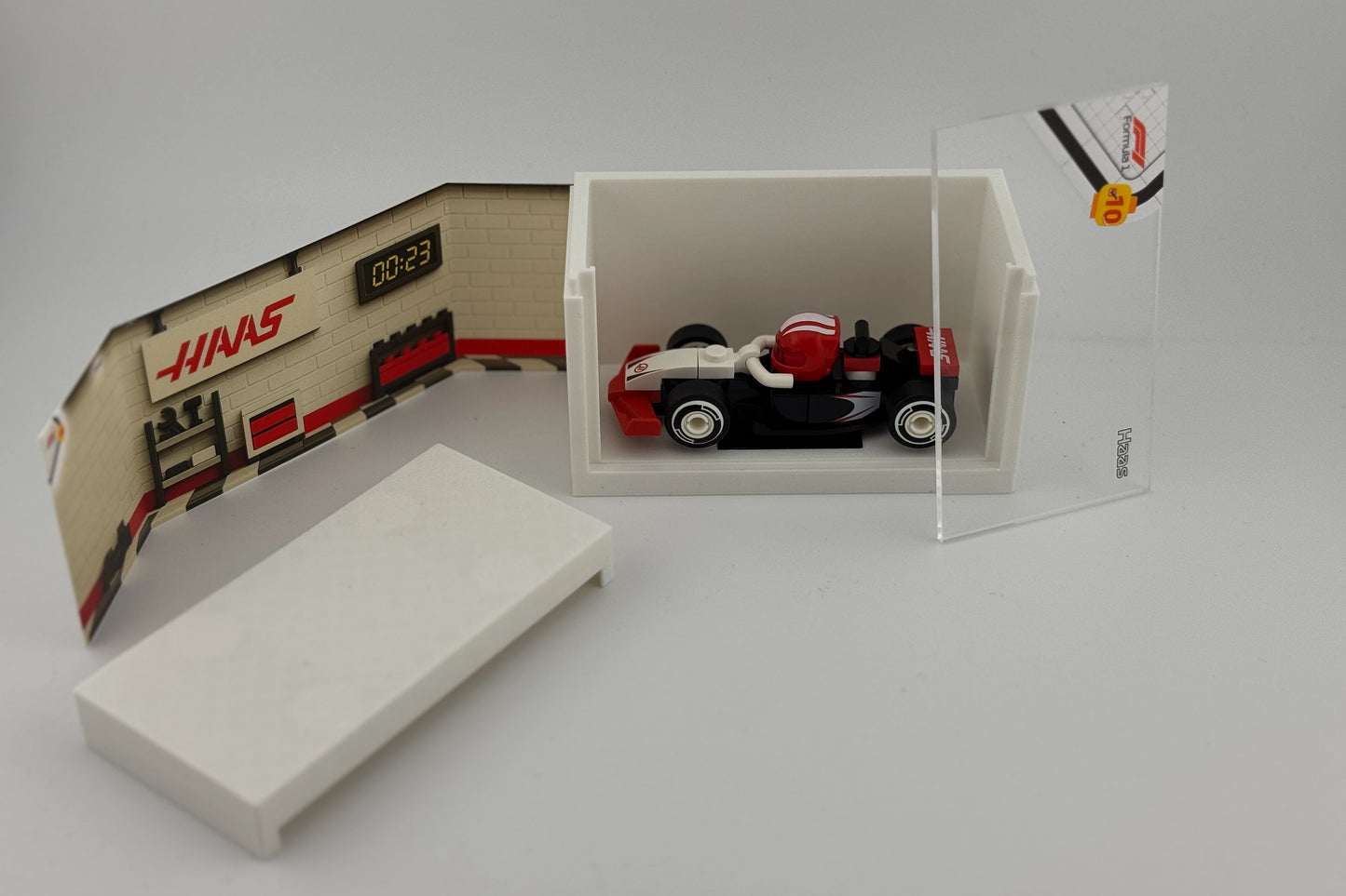 brickAtom™ Display – Formula Speed & Pit Lane Precision (LEGO® F1 Series) 🏎️🏁