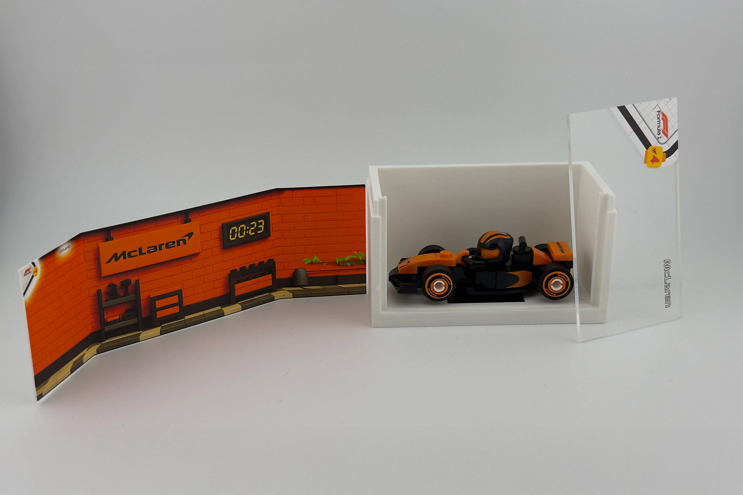 brickAtom™ Display – Formula Speed & Pit Lane Precision (LEGO® F1 Series) 🏎️🏁